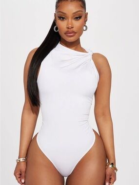 Fashion Nova Cream One-Shoulder Twist Bodysuit
